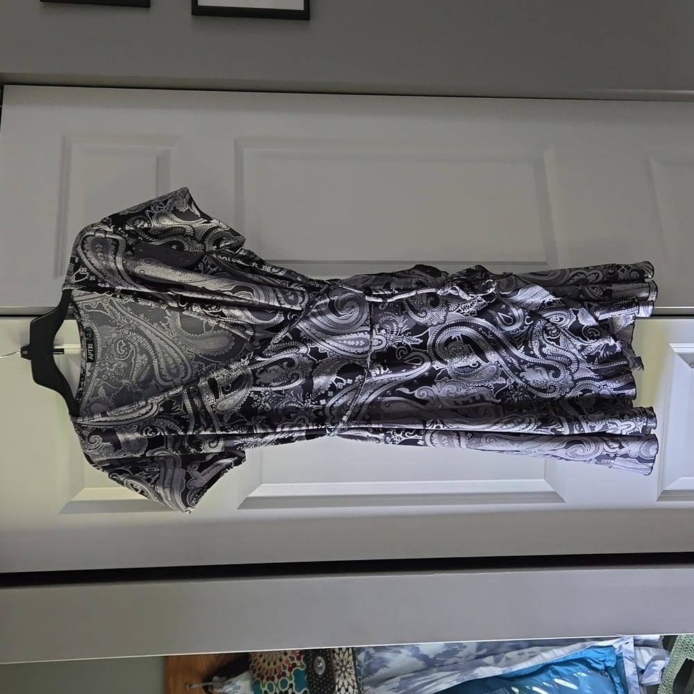 Dress - Picture 6 of 7
